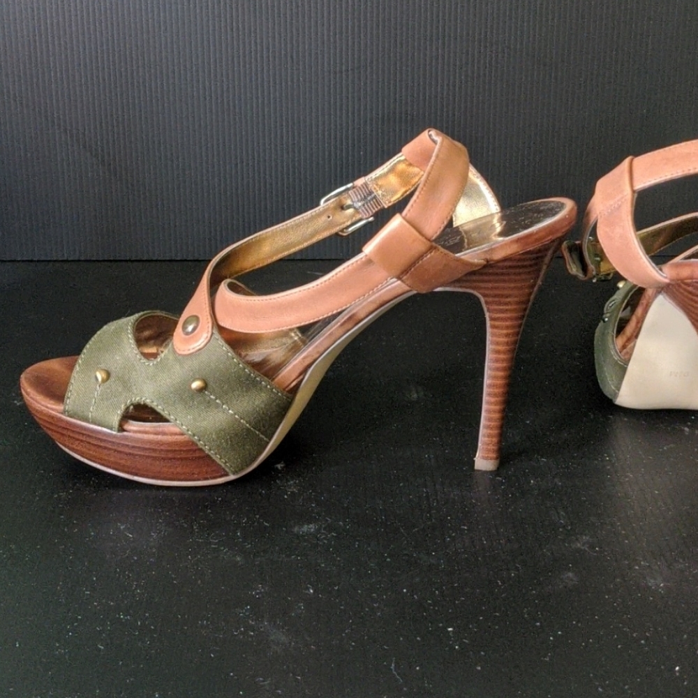 Shoes - Picture 4 of 4